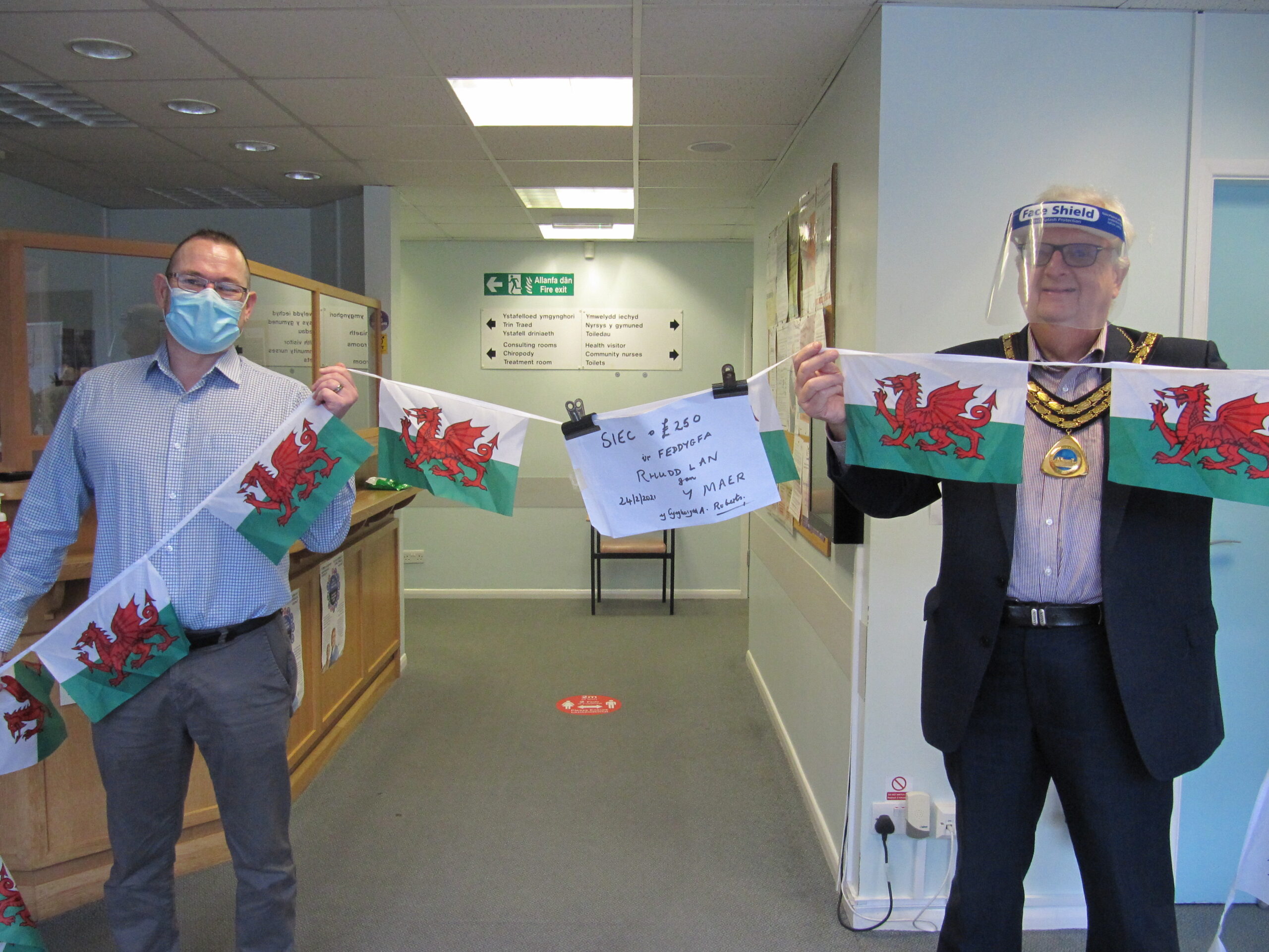 Mayor gives donation to Local Surgery