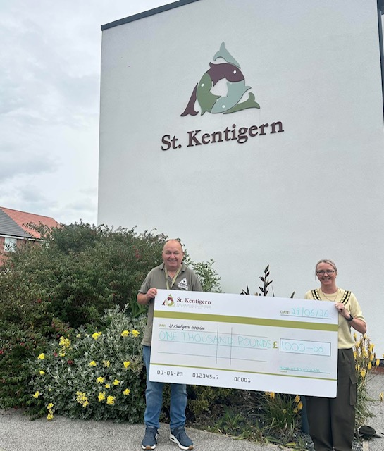 Cllr Jackie Burnham presenting a cheque for £1,000 at St Kentigern Hospice