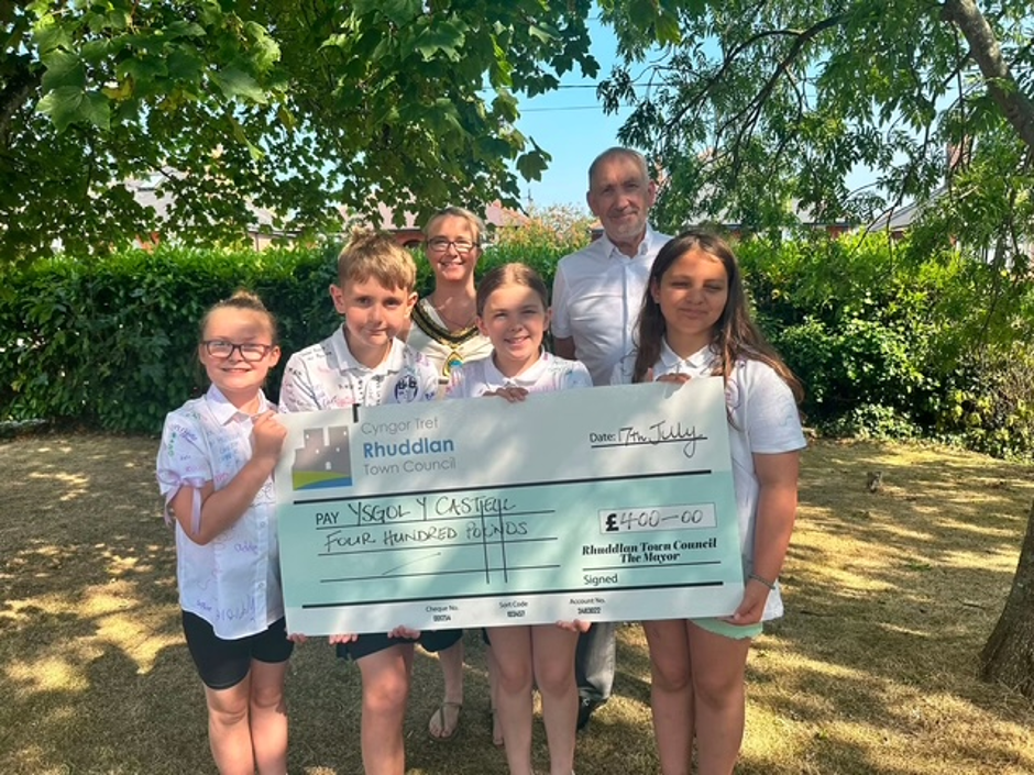 Cllr Jackie Burnham presenting a fundraising cheque to Friends of Ysgol y Castell