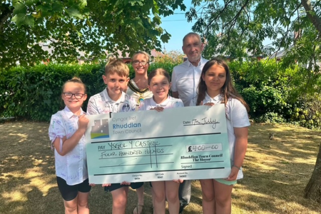 Cllr Jackie Burnham presenting a fundraising cheque to Friends of Ysgol y Castell